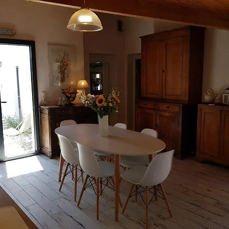 Charmante Maison Familiale Avec Jardin Prázdninový dům *