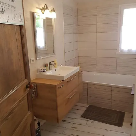 Prázdninový dům Charmante Maison Familiale Avec Jardin Les Portes-en-Re
