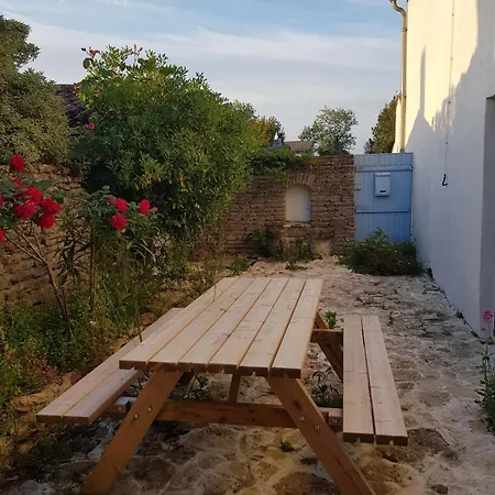 Prázdninový dům Charmante Maison Familiale Avec Jardin Les Portes-en-Re